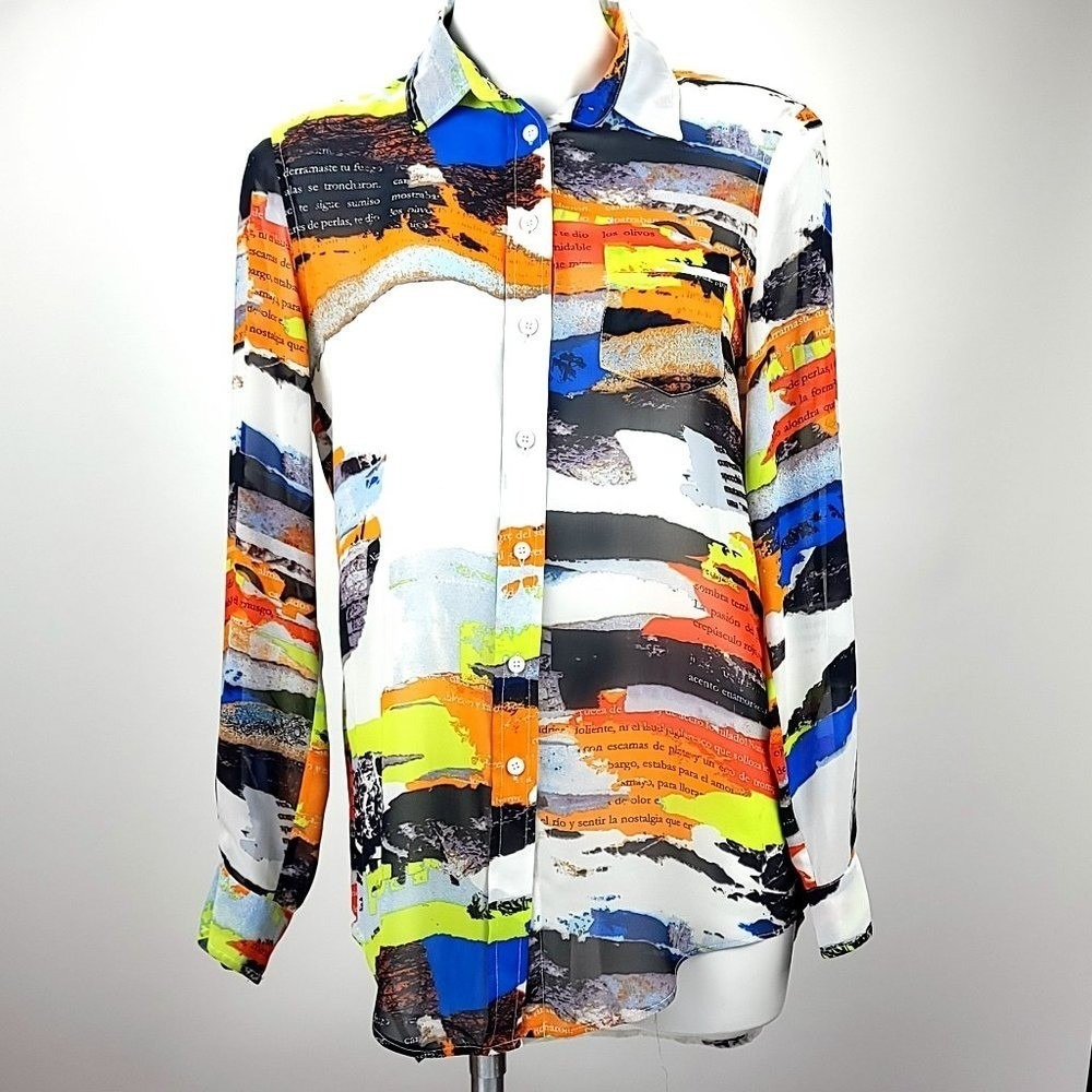 Two by Vince Camuto Abstract Collage Script Print Button Down Shirt Small Multi